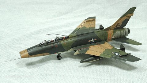 Trumpeter 1/72 F-100F Super Sabre