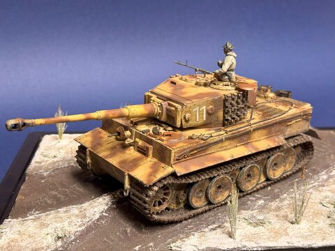 1/35 드래곤 티거 I 중기형입니다.