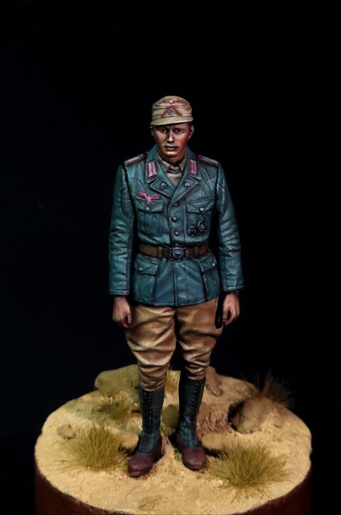 1/35 WW2 DAK German Officer
