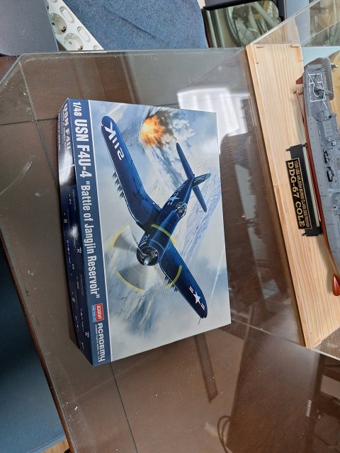 아카데미 1/48 USN F4U-4 Corsair 개봉 및 제작 1