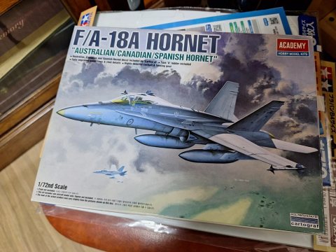 아카데미 1/72 FA-18A Honet 개봉 및 제작 1