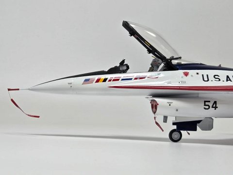 1/48 Monogram YF-16 "Paris Air Show 1977"