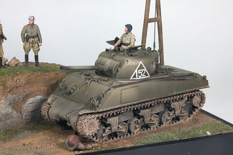 1/35 RUSSIA SHERMAN ON BASE