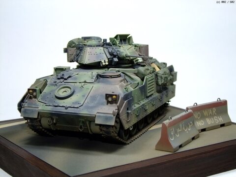 1/35 M2A2 Bradley (브래들리)