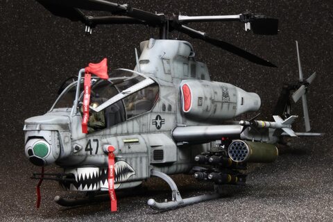 USMC AH-1Z VIPER  1/35  (ACADEMY)