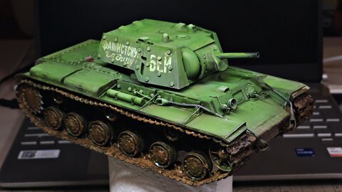 KV-1 (Academy, 1/35) 제작중입니다.^^