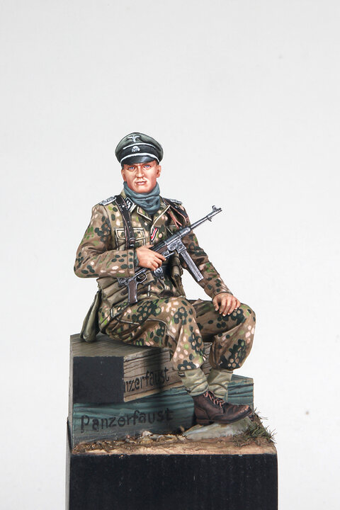 1/16 WW2 German SS commander