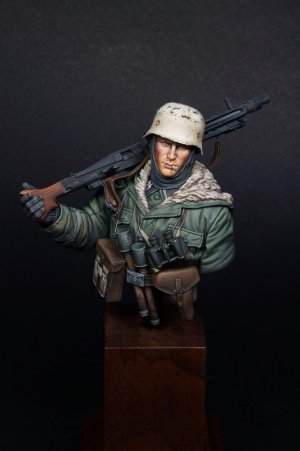 MG42 Gunner, Totenkopf Division, Kharkov 1943 (lifeminiatures 1/10)