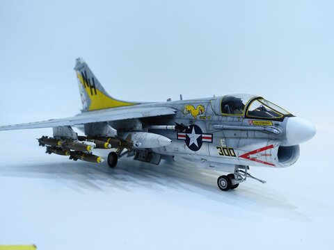 1/32 USS A-7E Corsair II (트럼페터)