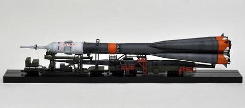 Goodsmile 1/150 Soyuz Launch Vehicle and Transporter