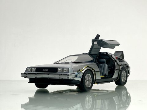 Aoshima 1/24 Back to the Future Part I 'Time Machine'
