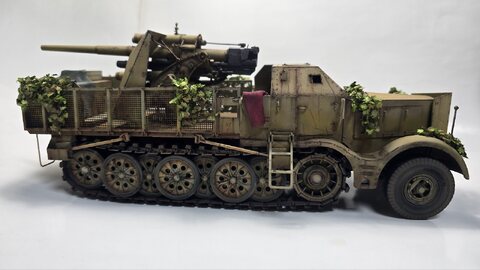 Schwerer Zugkraftwagen 18t w/8.8cm Flak