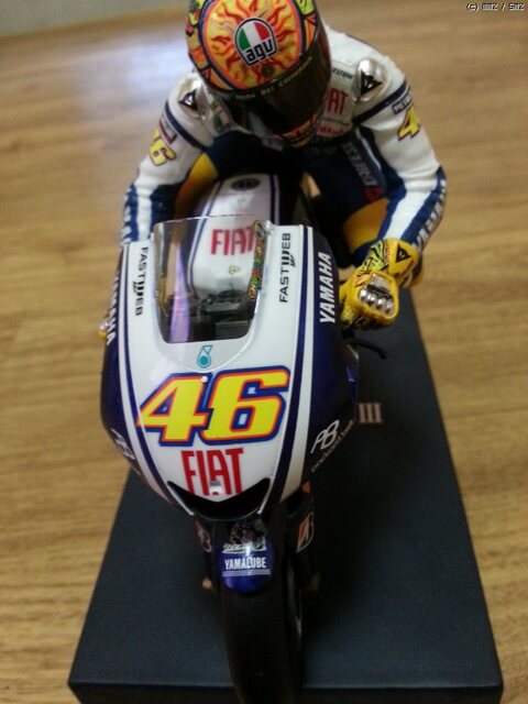 tamiya 1/12 yamaha yzr-m1 + valentino Rossi