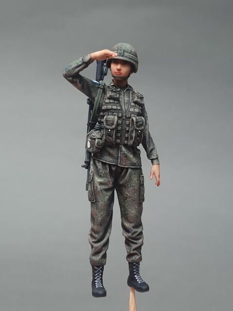 1/35 한국 여군 입니다.