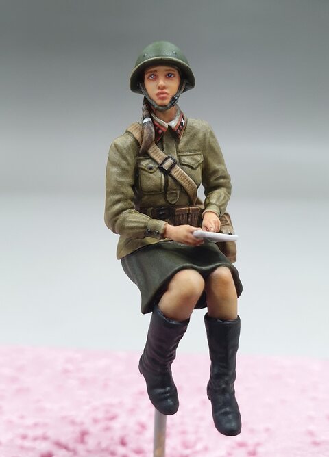 1/35 러시아 여군을 완성하였습니다.
