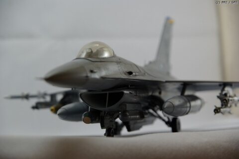 아카데미 1/32 F-16(block40, 군tks)