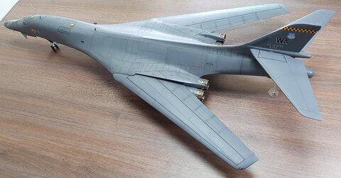 1:48 B-1B LANCER (REVELL)