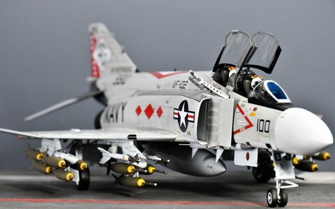 ACADEMY 1/48 F-4J Diamondbacks