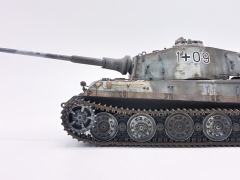 King tiger(1/35 dragon)